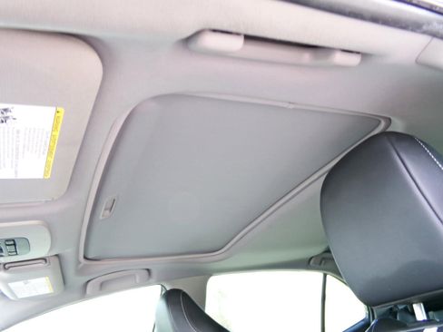 Used 2023 Toyota Camry SE image 3