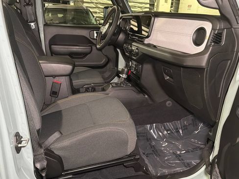 Used 2024 Jeep Wrangler Unlimited w/ Convenience Group AWD/4WD image 10