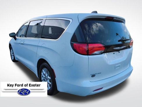 Used 2023 Chrysler Voyager LX FWD image 9