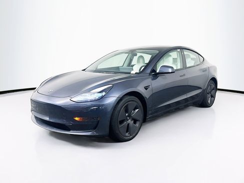 Used 2023 Tesla Model 3 Standard Range RWD image 3
