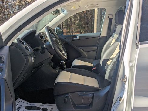 Used 2017 Volkswagen Tiguan S image 13