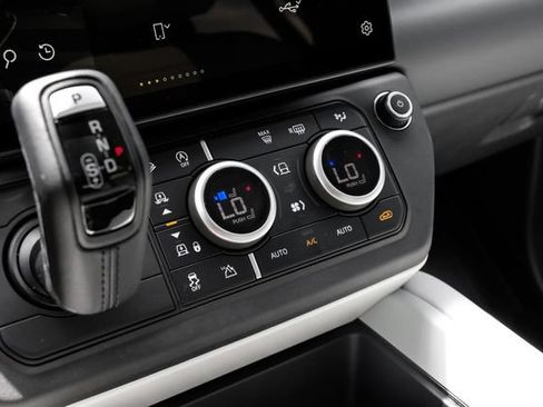 New 2026 Land Rover Defender 130 X-Dynamic SE AWD/4WD image 35