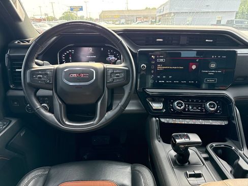 Used 2024 GMC Sierra 1500 AT4 AWD/4WD image 9