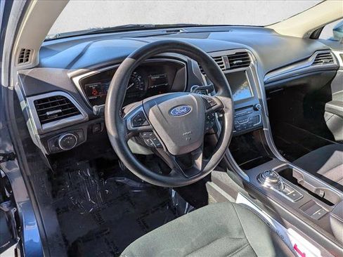 Used 2018 Ford Fusion SE w/ Fusion SE Technology Package image 9
