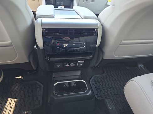 New 2026 Jeep Grand Wagoneer 4WD image 32