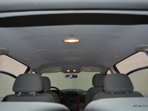 Used 2006 Chrysler Town & Country FWD image 29