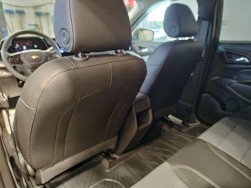 Used 2025 Chevrolet Trax LT FWD image 28
