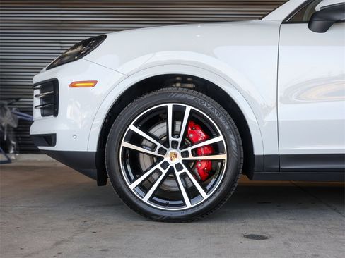 Certified 2024 Porsche Cayenne S image 13