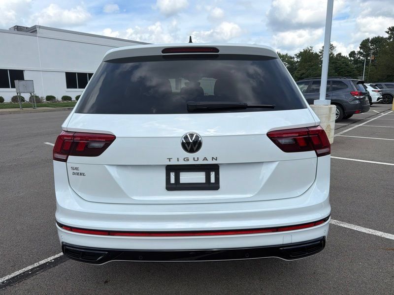 Used 2023 Volkswagen Tiguan SE R-Line FWD image 4
