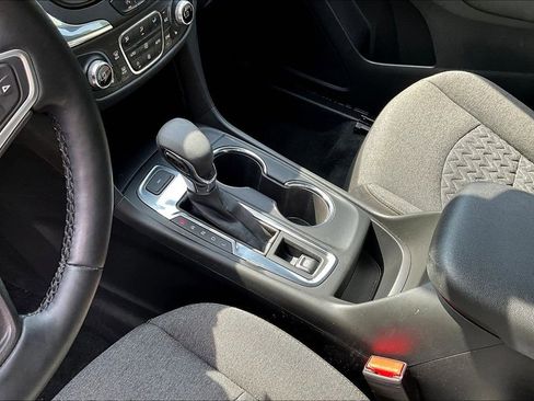 Used 2023 Chevrolet Equinox LT AWD/4WD image 18