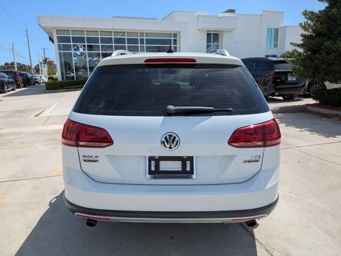 Used 2017 Volkswagen Golf Alltrack SEL image 5