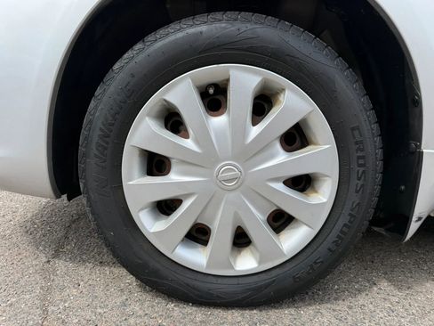 Used 2015 Nissan Versa SV FWD image 44