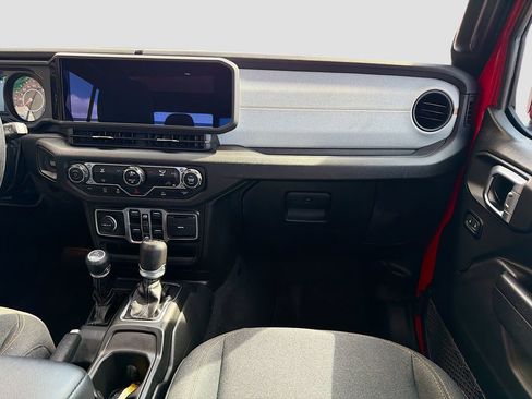 Used 2025 Jeep Gladiator Sport AWD/4WD image 17