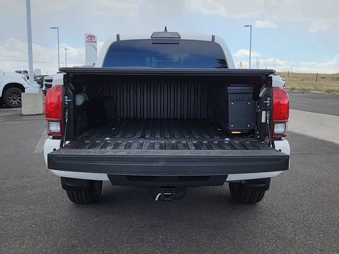 Used 2018 Toyota Tacoma TRD Sport w/ Technology Package AWD/4WD image 17
