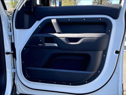 New 2026 Land Rover Defender 110 X-Dynamic SE image 30