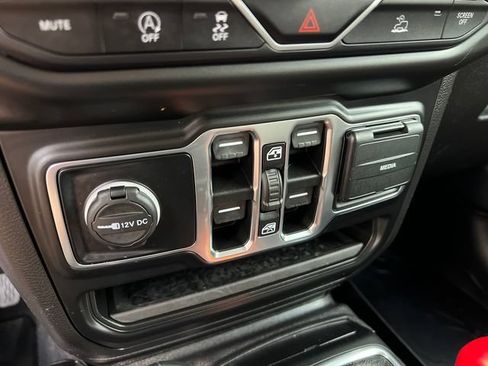 Used 2021 Jeep Wrangler Unlimited Sahara AWD/4WD image 21