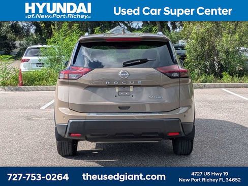 Used 2024 Nissan Rogue SV w/ SV Premium Package AWD/4WD image 4
