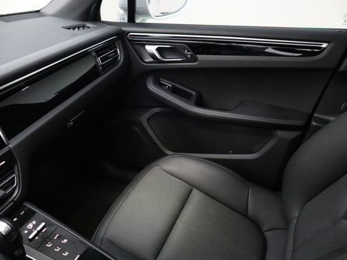 Used 2024 Porsche Macan image 25