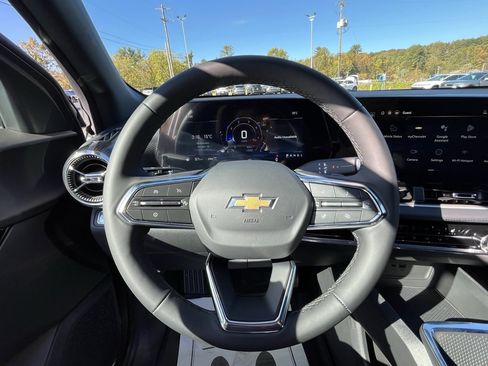 New 2026 Chevrolet Equinox LT w/ Safety and Technology Package image 2
