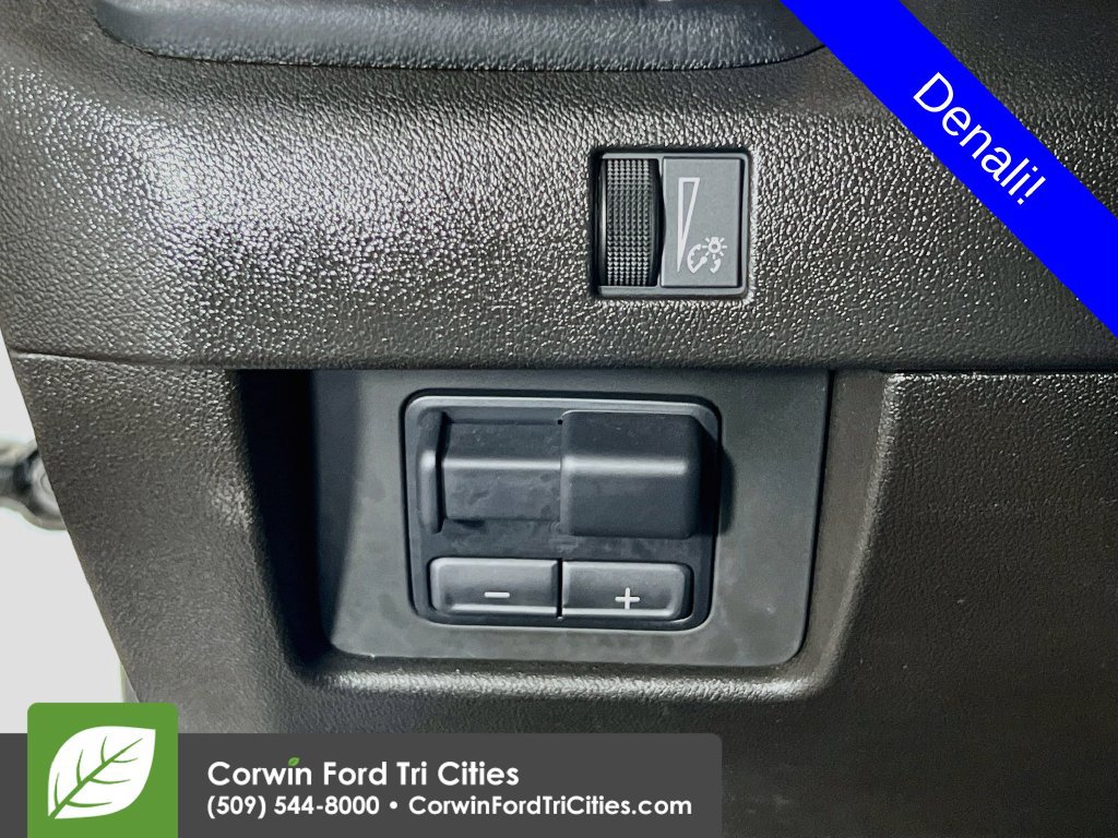 Used 2024 GMC Canyon Denali AWD/4WD image 18