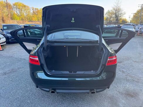Used 2017 Jaguar XE Premium image 11