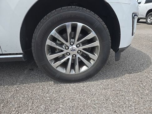 Used 2018 Ford Expedition Limited w/ Equipment Group 301A AWD/4WD image 10