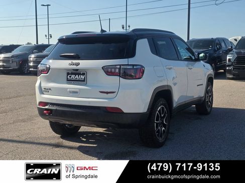 Used 2025 Jeep Compass Trailhawk AWD/4WD image 8