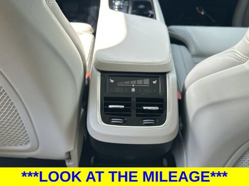 Used 2025 Volvo XC90 B6 Ultra w/ Protection Package Premier AWD/4WD image 14