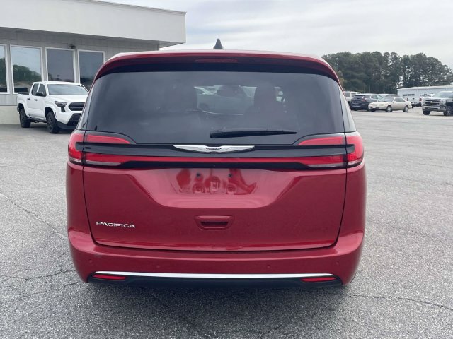 Used 2025 Chrysler Pacifica Select FWD image 5