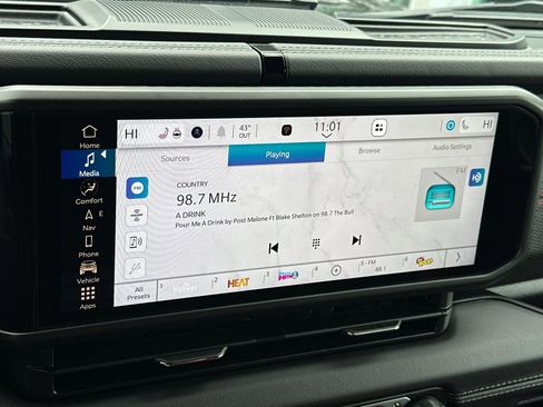 Used 2024 Jeep Gladiator Rubicon w/ Technology Group image 16