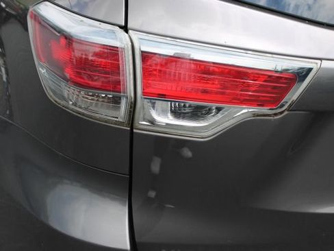 Used 2016 Toyota Highlander XLE FWD image 24