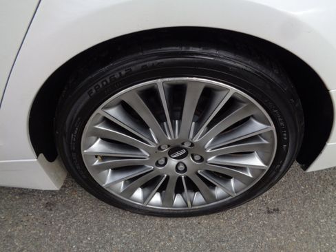 Used 2013 Lincoln MKZ image 31
