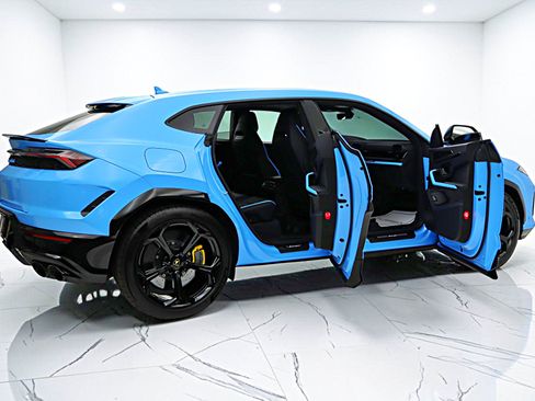 Used 2025 Lamborghini Urus SE AWD/4WD image 13