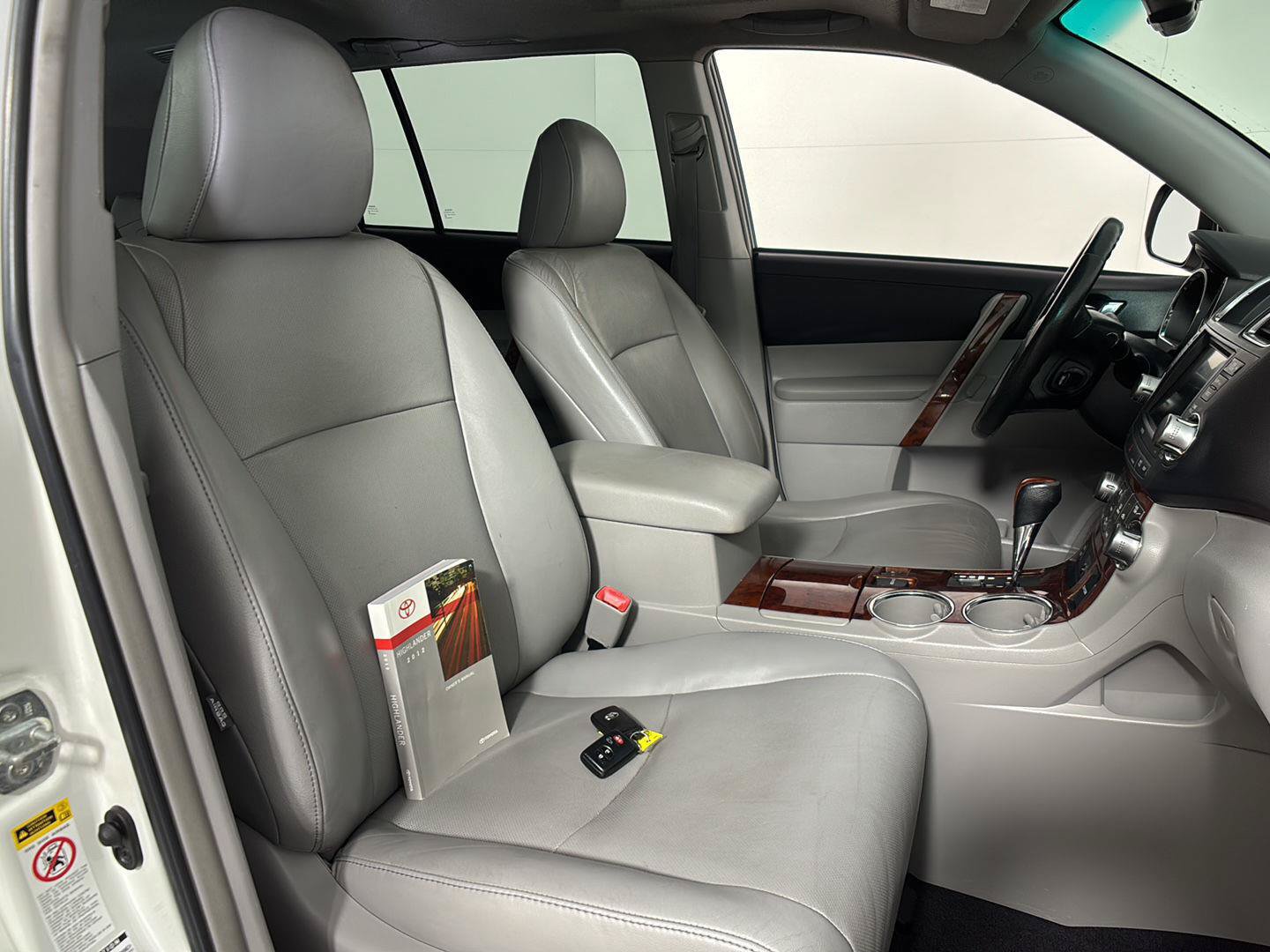 Used 2012 Toyota Highlander Limited w/ Tow Pkg AWD/4WD image 13