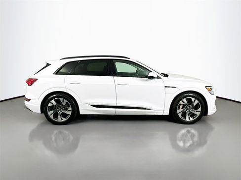 Used 2021 Audi e-tron Premium w/ Convenience Plus Package image 8