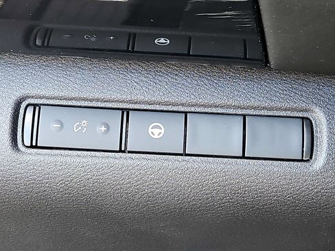 Used 2024 Nissan Pathfinder SV FWD image 24