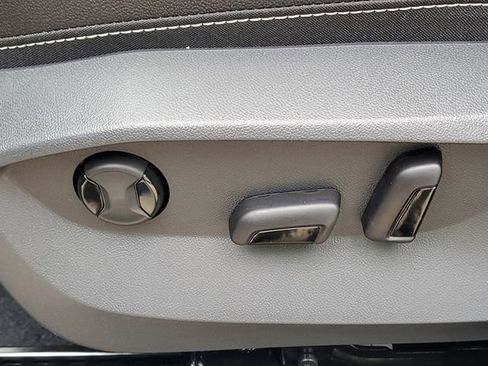 New 2026 Volkswagen Taos SEL image 18