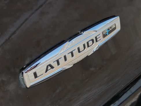 Used 2020 Jeep Cherokee Latitude Plus w/ Cold Weather Group FWD image 13