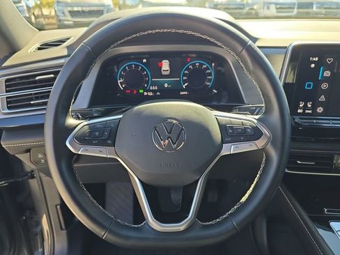 Used 2025 Volkswagen Atlas Cross Sport SE image 29