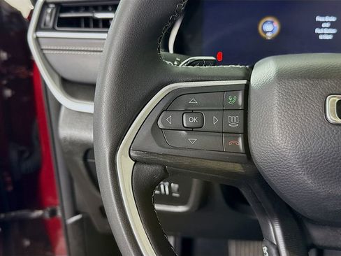 Used 2023 Jeep Grand Cherokee Laredo w/ Luxury Tech Group I image 21