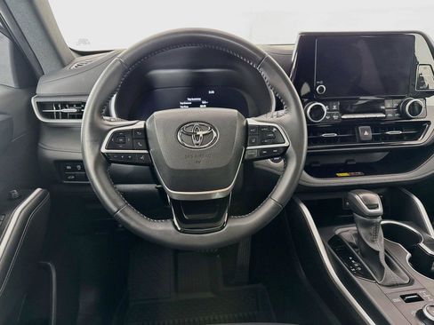 Used 2025 Toyota Highlander XSE AWD/4WD image 32