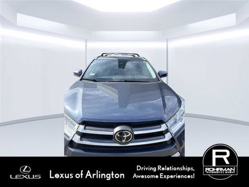 Used 2019 Toyota Highlander XLE AWD/4WD image 2