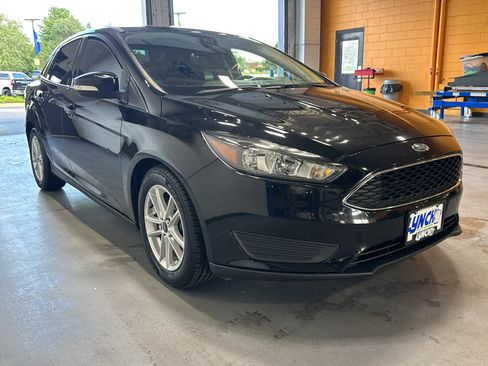 Used 2017 Ford Focus SE w/ Cold Weather Package FWD image 7