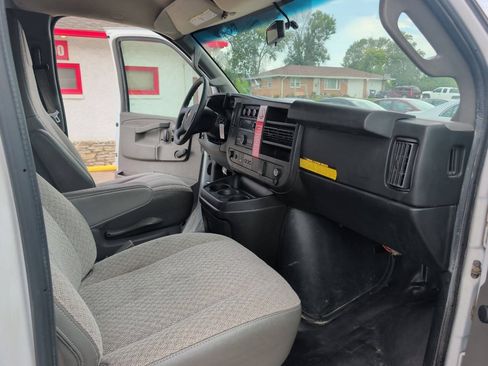 Used 2018 Chevrolet Express 2500 RWD image 18