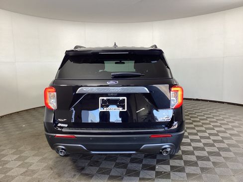 Used 2024 Ford Explorer XLT w/ Equipment Group 202A AWD/4WD image 3