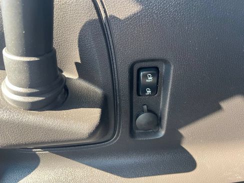 Used 2013 Ford Edge Limited AWD/4WD image 25