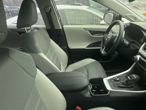Used 2025 Toyota RAV4 Limited w/ Advanced Technology Package image 4
