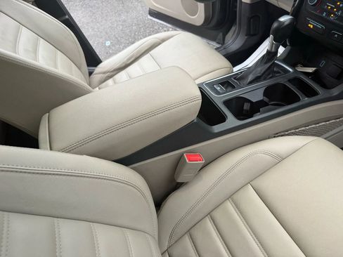 Used 2017 Ford Escape Titanium image 29