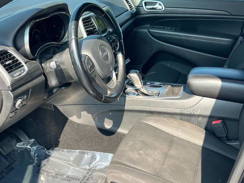 Used 2021 Jeep Grand Cherokee Laredo image 25