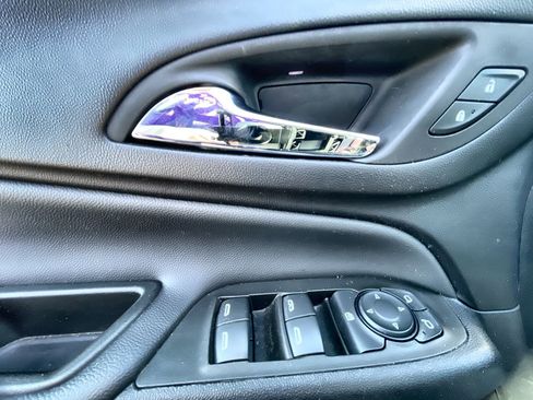 Used 2024 Chevrolet Equinox LT image 23